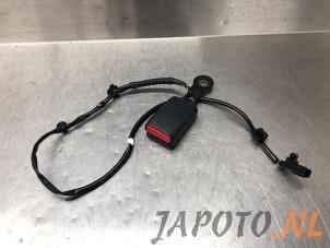 Usagé Insertion ceinture de sécurité arrière droite Mitsubishi Eclipse Cross (GK/GL) Prix € 29,95 Règlement à la marge proposé par Japoto Parts B.V.