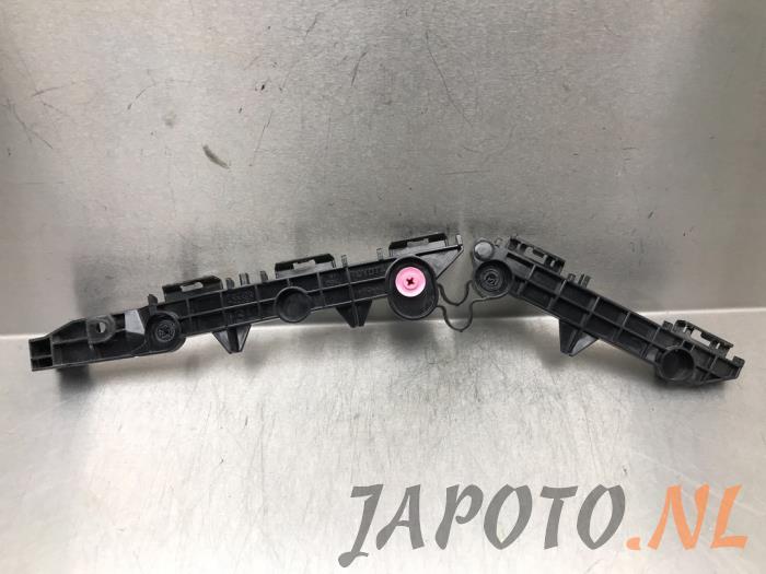 Rear bumper bracket, left from a Toyota RAV4 (A5) 2.5 Hybrid 16V AWD 2019