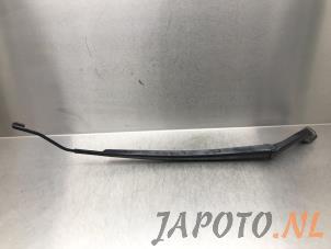 Used Front wiper arm Toyota RAV4 (A5) 2.5 Hybrid 16V AWD Price € 29,99 Margin scheme offered by Japoto Parts B.V.