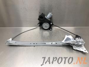 Usagé Mécanique vitre 4portes avant droite Toyota RAV4 (A5) 2.5 Hybrid 16V AWD Prix € 69,00 Règlement à la marge proposé par Japoto Parts B.V.