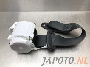 Usagé Ceinture de sécurité arrière centre Toyota RAV4 (A5) 2.5 Hybrid 16V AWD Prix € 59,00 Règlement à la marge proposé par Japoto Parts B.V.