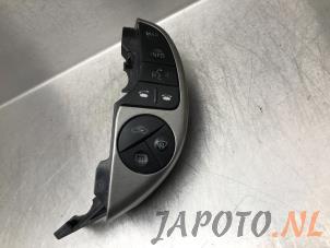 Usados Interruptor de mando de volante Toyota Prius (NHW20) 1.5 16V Precio € 39,95 Norma de margen ofrecido por Japoto Parts B.V.