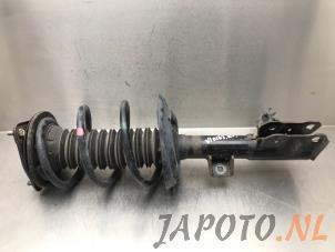 Używane Amortyzator prawy przód Toyota RAV4 (A5) 2.5 Hybrid 16V AWD Cena € 149,99 Procedura marży oferowane przez Japoto Parts B.V.