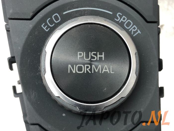 Navigation control panel from a Toyota RAV4 (A5) 2.5 Hybrid 16V AWD 2019