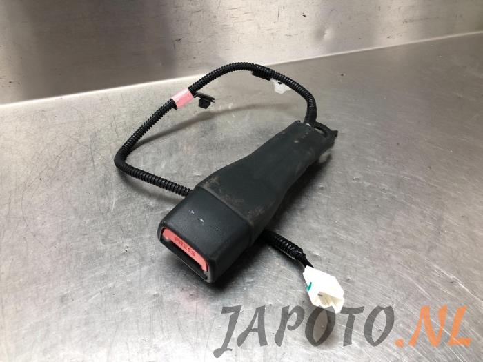 Insertion ceinture de sécurité avant gauche d'un Toyota RAV4 (A5) 2.5 Hybrid 16V AWD 2019