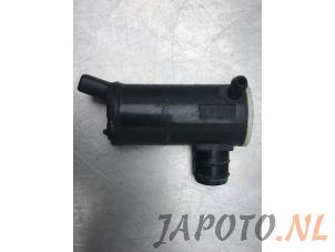 Used Rear screen washer pump Kia Sportage (SL) 1.6 GDI 16V 4x2 Price € 14,95 Margin scheme offered by Japoto Parts B.V.