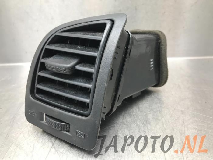 Air grill side from a Kia Picanto (BA) 1.0 12V 2010