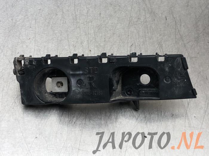Front bumper bracket, right from a Daihatsu Cuore (L251/271/276) 1.0 12V DVVT 2008