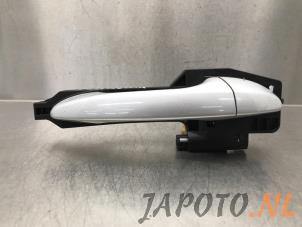 Used Front door handle 4-door, right Hyundai i20 (GBB) 1.0 T-GDI 100 12V Price € 24,99 Margin scheme offered by Japoto Parts B.V.