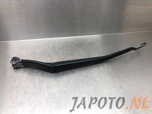 Used Front wiper arm Honda CR-Z (ZF1) 1.5 Hybrid 16V Price € 19,95 Margin scheme offered by Japoto Parts B.V.