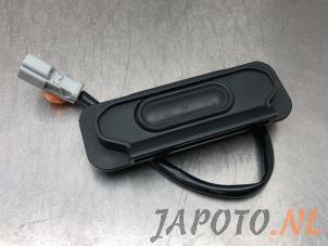 Usados Interruptor del portón trasero Honda CR-Z (ZF1) 1.5 Hybrid 16V Precio € 39,95 Norma de margen ofrecido por Japoto Parts B.V.