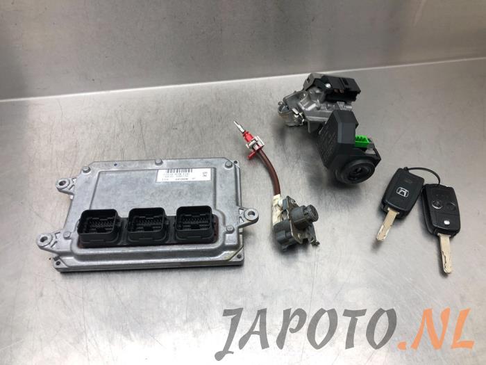 Used Ignition lock + computer Honda CR-Z (ZF1) 1.5 Hybrid 16V Price € 209,95 Margin scheme offered by Japoto Parts B.V.