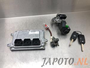 Usados Cerradura de contacto y ordenador Honda CR-Z (ZF1) 1.5 Hybrid 16V Precio € 249,95 Norma de margen ofrecido por Japoto Parts B.V.