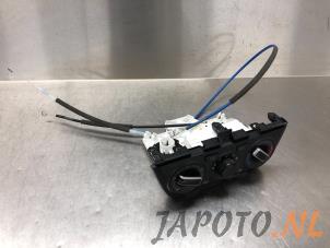 Usados Panel de control de calefacción Suzuki Swift (ZC/ZD) 1.2 Dual Jet 16V Precio € 99,95 Norma de margen ofrecido por Japoto Parts B.V.