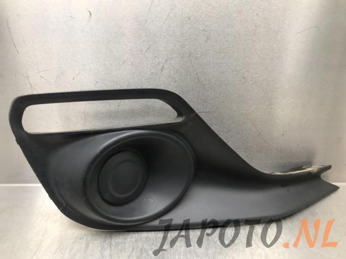 Fog light cover plate, right from a Suzuki Swift (ZC/ZD) 1.2 Dual Jet 16V 2018