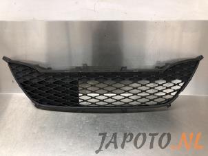 Usagé Pare-chocs grille Hyundai i10 (F5) 1.0i 12V Prix € 19,95 Règlement à la marge proposé par Japoto Parts B.V.
