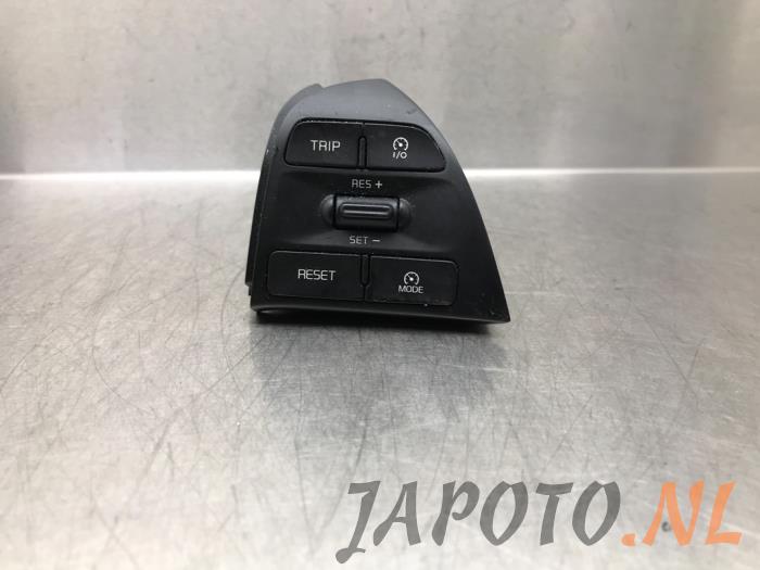 Steering wheel switch from a Kia Picanto (TA) 1.0 12V 2015