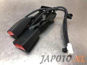 Usagé Insertion ceinture de sécurité arrière gauche Kia Picanto (TA) 1.0 12V Prix € 14,95 Règlement à la marge proposé par Japoto Parts B.V.