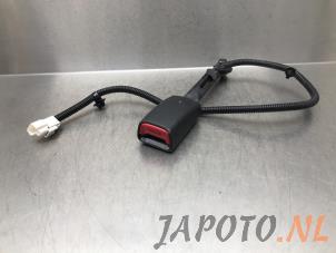 Usagé Insertion ceinture de sécurité avant gauche Kia Picanto (TA) 1.0 12V Prix € 14,95 Règlement à la marge proposé par Japoto Parts B.V.