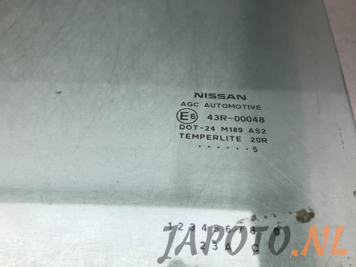 Türscheibe 4-türig links vorne van een Nissan Note (E12) 1.2 68 2015