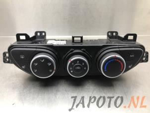 Usagé Panneau de commandes chauffage Hyundai i10 (B5) 1.2 16V Prix € 49,95 Règlement à la marge proposé par Japoto Parts B.V.