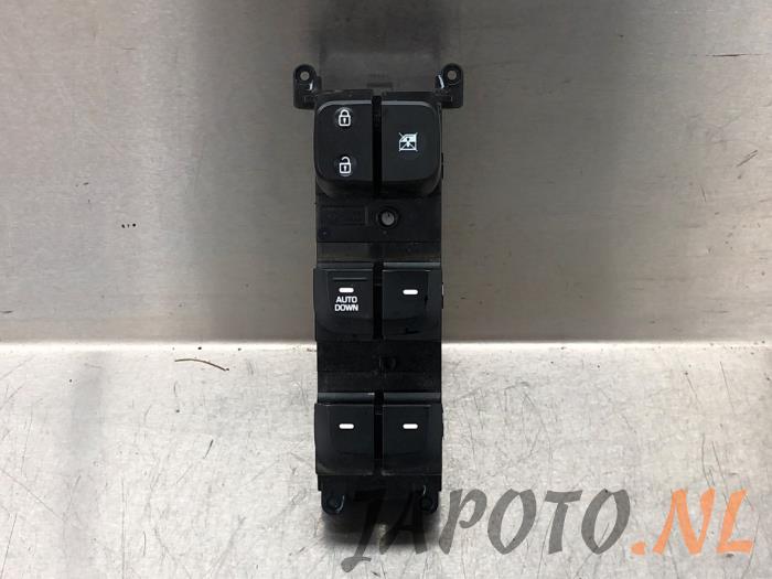 Używane Przelacznik combi okienny Hyundai i10 (B5) 1.2 16V Cena € 47,20 Procedura marży oferowane przez Japoto Parts B.V.