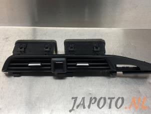 Usados Rejilla de aire de salpicadero Nissan Micra (K14) 1.0 IG-T 100 Precio € 49,95 Norma de margen ofrecido por Japoto Parts B.V.