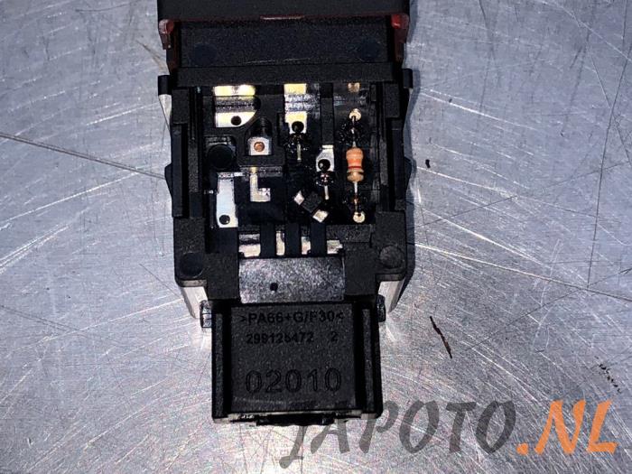 Interruptor de luz de pánico de un Nissan Micra (K14) 1.0 IG-T 100 2020