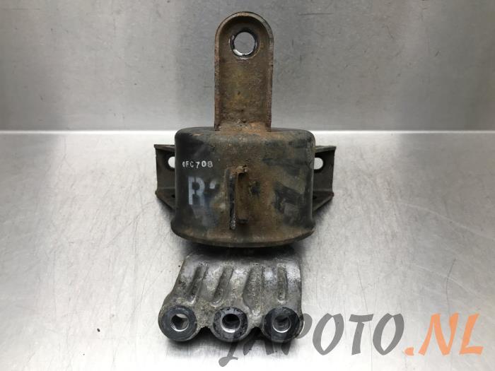 Engine mount from a Chevrolet Spark (M300) 1.2 16V 2010