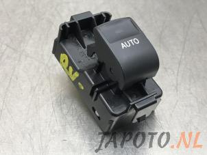 Used Electric window switch Toyota Auris Touring Sports (E18) 1.2 T 16V Price € 15,00 Margin scheme offered by Japoto Parts B.V.