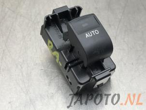 Used Electric window switch Toyota Auris Touring Sports (E18) 1.2 T 16V Price € 15,00 Margin scheme offered by Japoto Parts B.V.