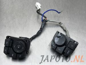 Used Steering wheel switch Toyota Auris Touring Sports (E18) 1.2 T 16V Price € 74,95 Margin scheme offered by Japoto Parts B.V.