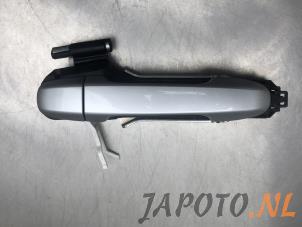 Used Rear door handle 4-door, right Toyota Auris Touring Sports (E18) 1.2 T 16V Price € 25,00 Margin scheme offered by Japoto Parts B.V.
