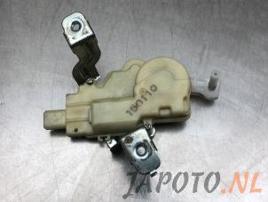 Used Tank flap lock motor Toyota Yaris II (P9) 1.33 16V Dual VVT-I Price € 35,00 Margin scheme offered by Japoto Parts B.V.