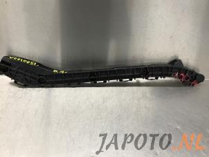 Używane Wspornik zderzaka prawy tyl Toyota Auris Touring Sports (E18) 1.2 T 16V Cena € 19,95 Procedura marży oferowane przez Japoto Parts B.V.