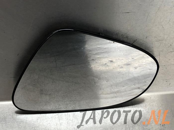 Mirror glass, left from a Toyota Auris Touring Sports (E18) 1.2 T 16V 2016
