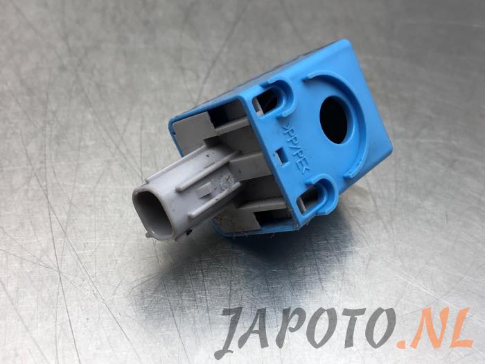 Używane Przekaznik Suzuki Swace 1.8 16V Hybrid Cena € 10,49 Procedura marży oferowane przez Japoto Parts B.V.