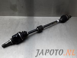 Usagé Arbre de transmission avant droit Toyota Yaris III (P13) 1.5 16V Hybrid Prix € 49,95 Règlement à la marge proposé par Japoto Parts B.V.