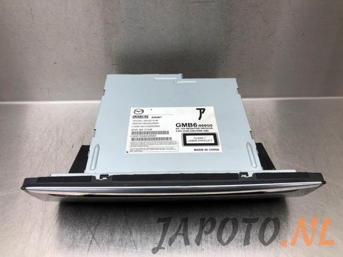 CD player from a Mazda 6 SportBreak (GJ/GH/GL) 2.2 SkyActiv-D 150 16V 2015