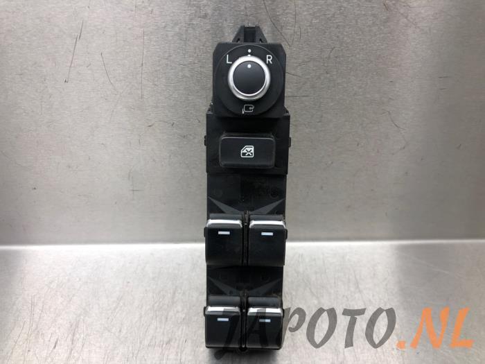 Usados Interruptor combinado de ventanillas Mazda 6 SportBreak (GJ/GH/GL) 2.2 SkyActiv-D 150 16V Precio € 103,95 Norma de margen ofrecido por Japoto Parts B.V.