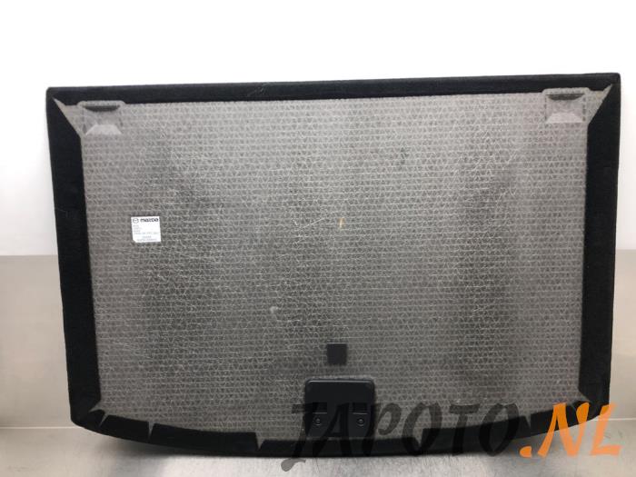 Floor panel load area from a Mazda 6 SportBreak (GJ/GH/GL) 2.2 SkyActiv-D 150 16V 2015