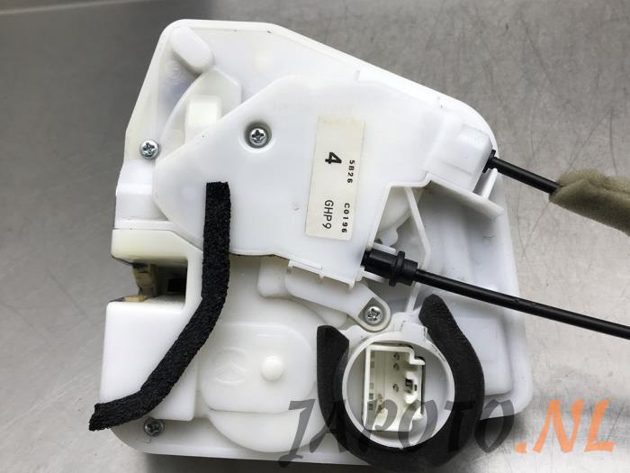 Türschlossmechanik 4-türig rechts vorne van een Mazda 6 SportBreak (GJ/GH/GL) 2.2 SkyActiv-D 150 16V 2015