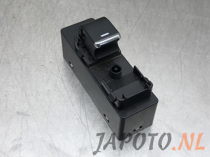 Usados Interruptor de ventanilla eléctrica Mazda 6 SportBreak (GJ/GH/GL) 2.2 SkyActiv-D 150 16V Precio € 20,99 Norma de margen ofrecido por Japoto Parts B.V.