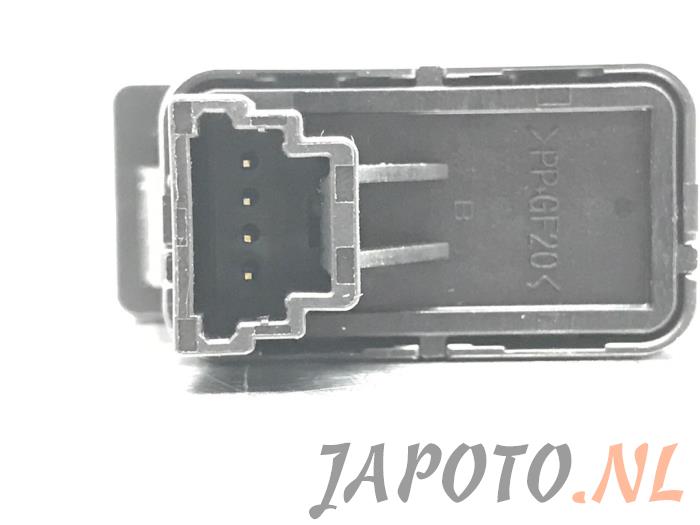 Panic lighting switch from a Mazda 6 SportBreak (GJ/GH/GL) 2.2 SkyActiv-D 150 16V 2015