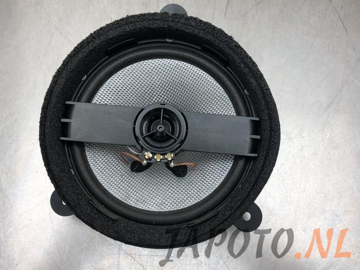 Speaker from a Subaru Impreza III (GH/GR) 2.0D AWD 2011