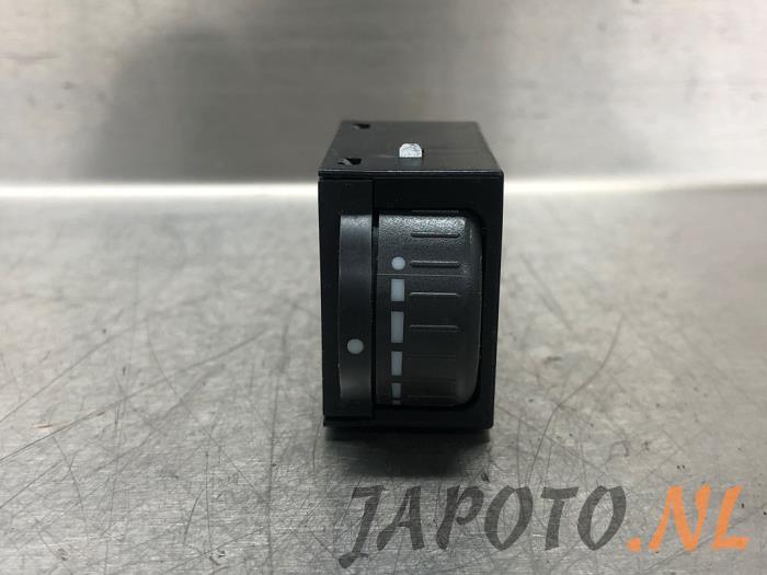 Używane Sciemniacz kokpitowy Subaru Impreza III (GH/GR) 2.0D AWD Cena € 15,70 Procedura marży oferowane przez Japoto Parts B.V.