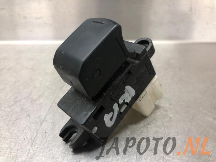 Usados Interruptor de ventanilla eléctrica Subaru Impreza III (GH/GR) 2.0D AWD Precio € 15,75 Norma de margen ofrecido por Japoto Parts B.V.