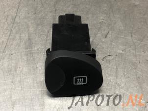 Used Frontscreen heating switch Hyundai H-1/H-200 2.5 CRDi Powervan Price € 9,95 Margin scheme offered by Japoto Parts B.V.