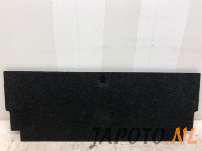 Floor panel load area from a Toyota Auris Touring Sports (E18) 1.2 T 16V 2016