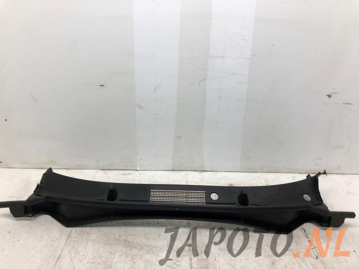 Cowl top grille from a Kia Sportage (NQ5) 1.6 T-GDi Hybrid 16V AWD 2023